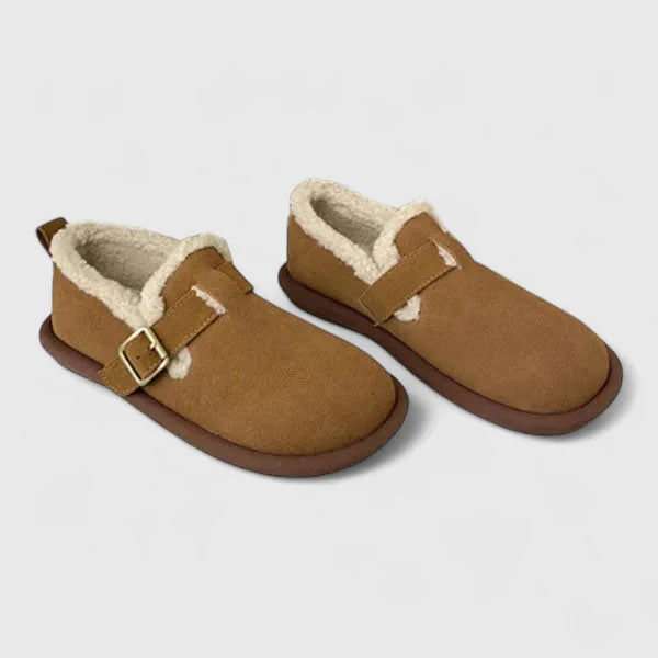 Livia – Warm slippers with buckle closure