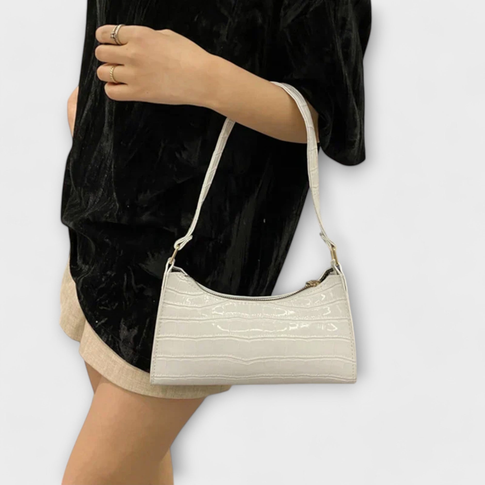Lora. - Shiny Leather Bag