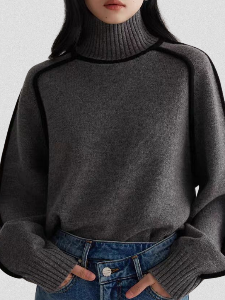 Eloise – Turtleneck with Contrast Details