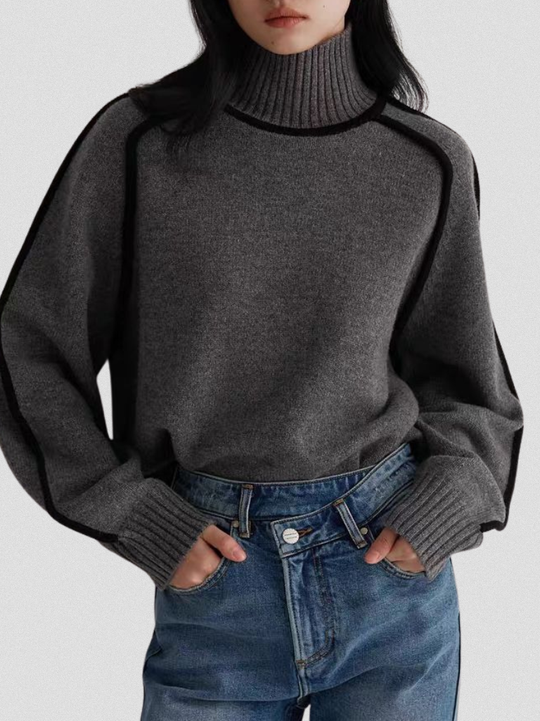 Eloise – Turtleneck with Contrast Details