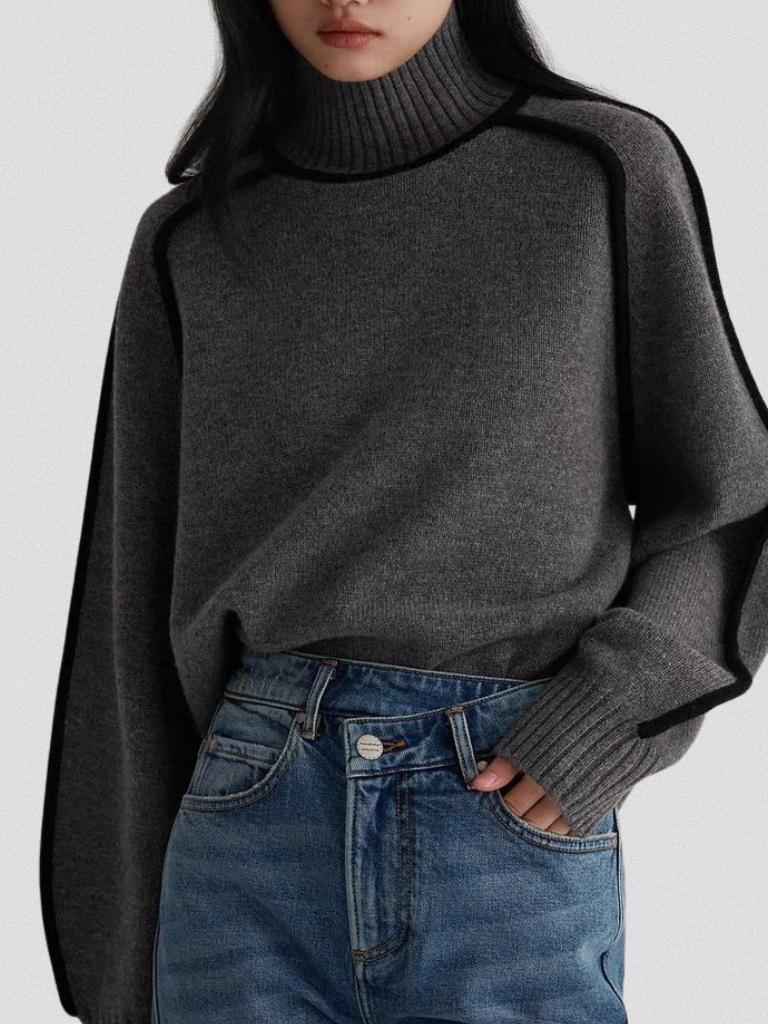 Eloise – Turtleneck with Contrast Details