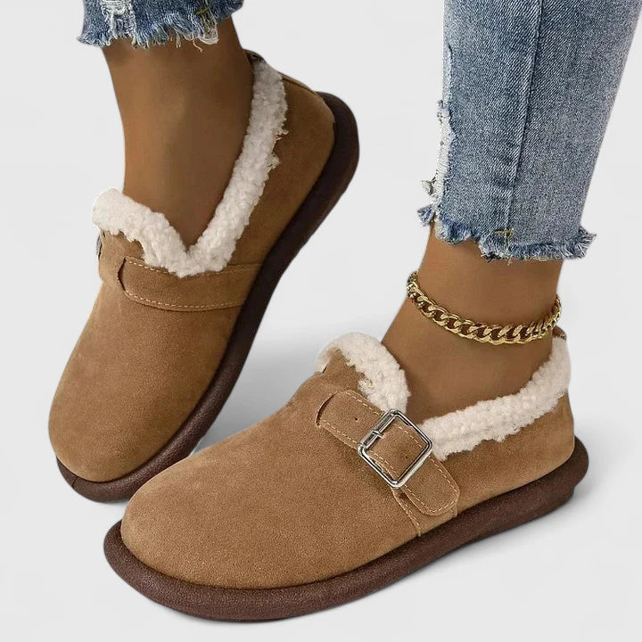 Livia – Warm slippers with buckle closure