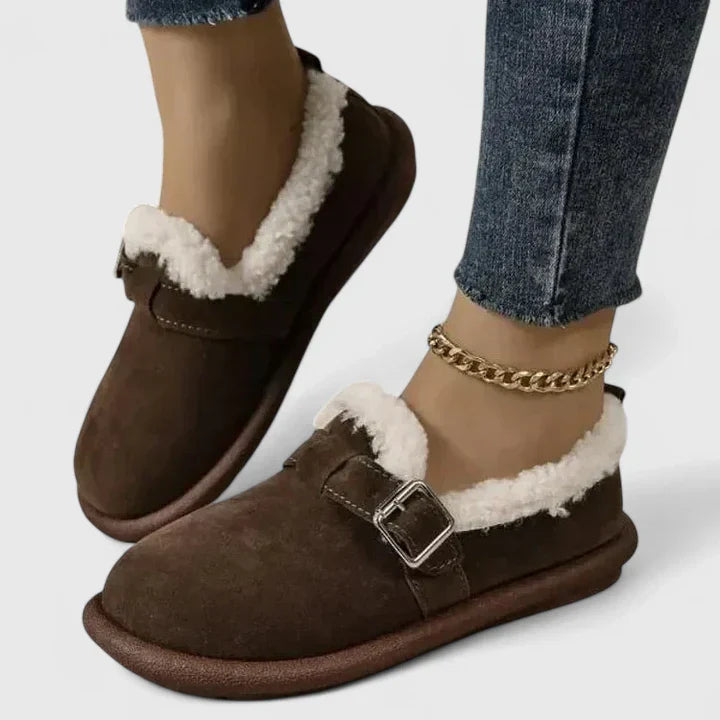 Livia – Warm slippers with buckle closure