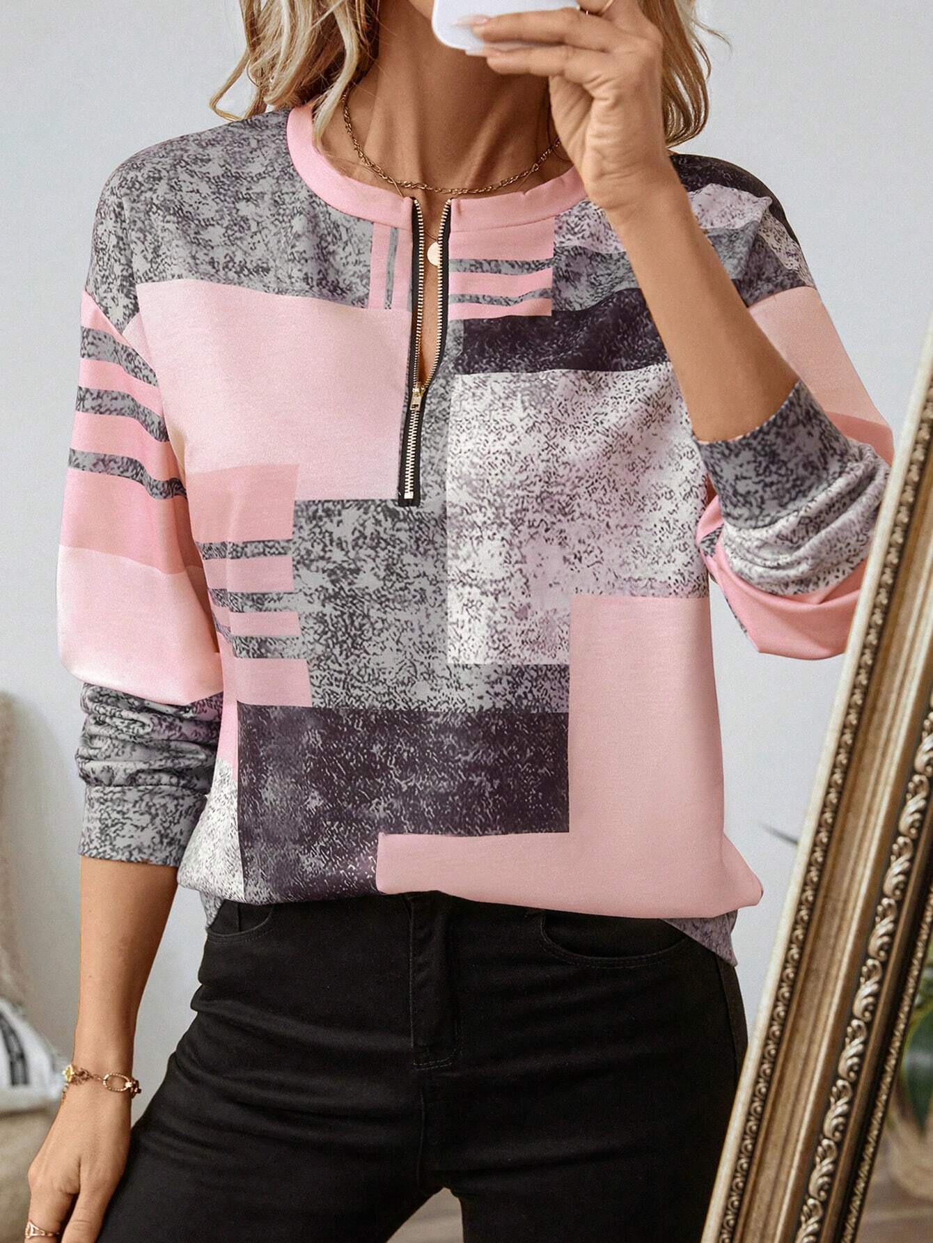Mara – Jumper with Graphic Print and Zip Closure