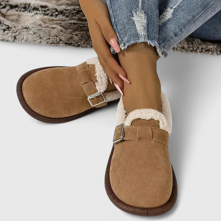 Livia – Warm slippers with buckle closure
