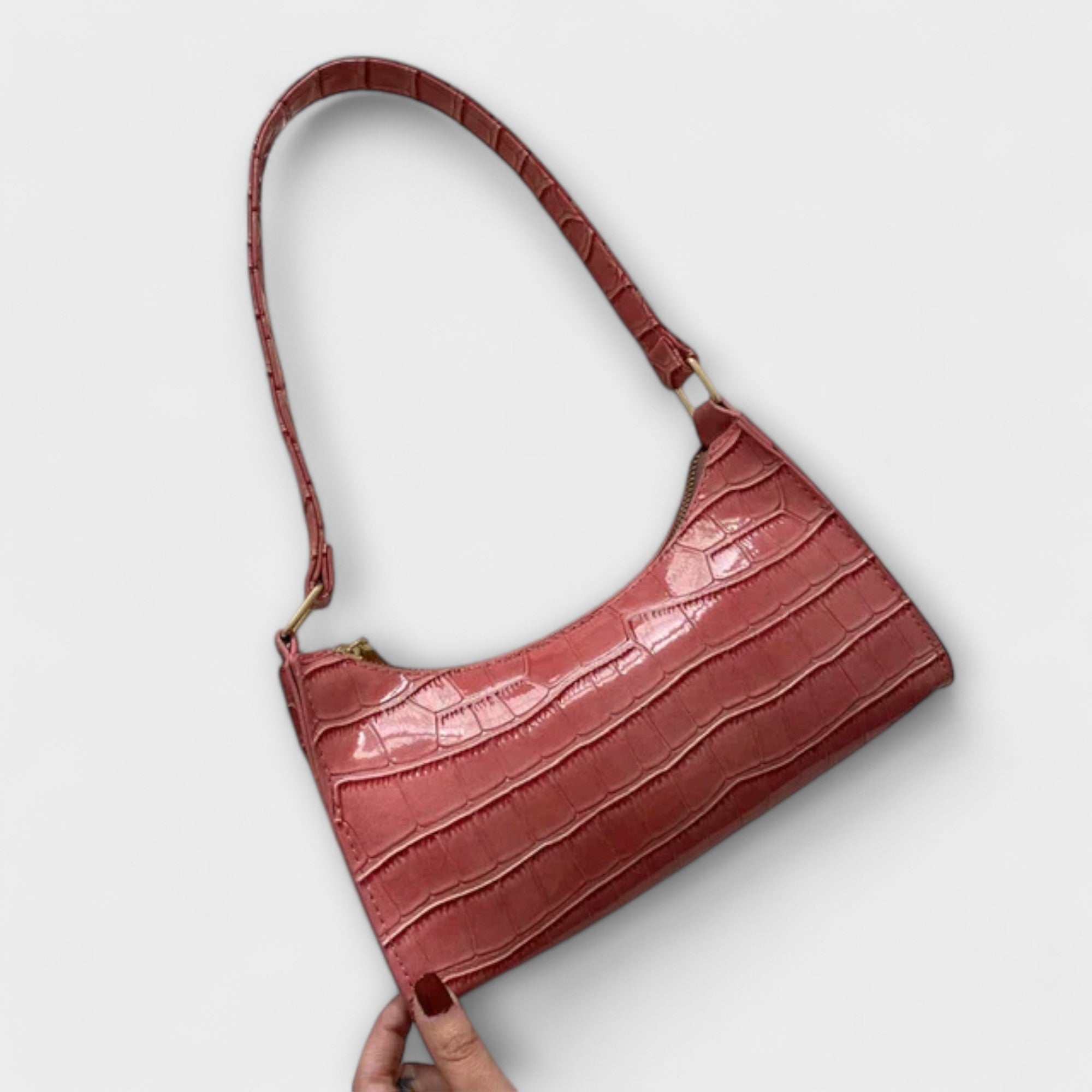 Lora. - Shiny Leather Bag