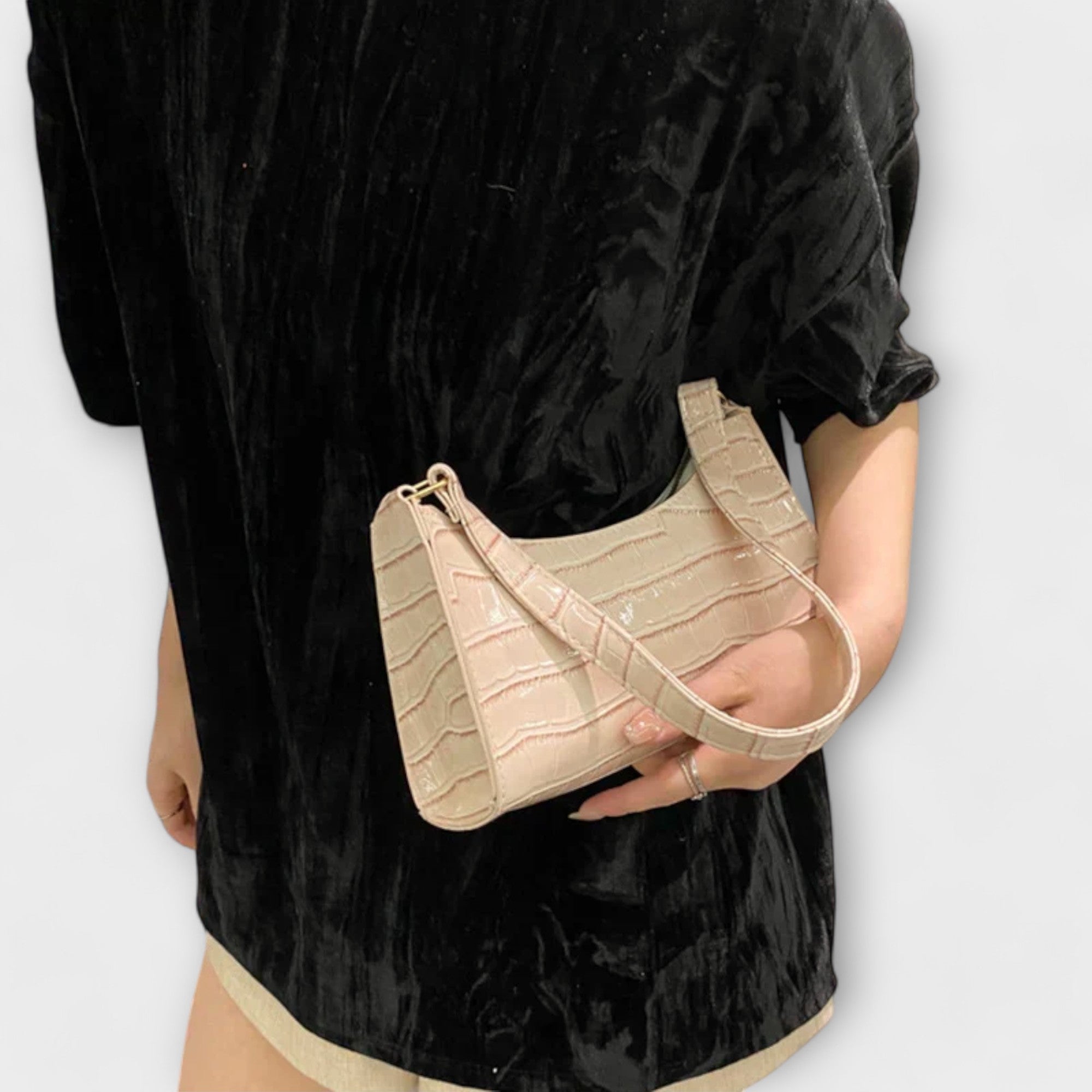 Lora. - Shiny Leather Bag