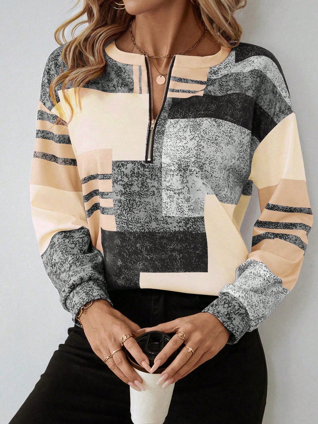 Mara – Jumper with Graphic Print and Zip Closure