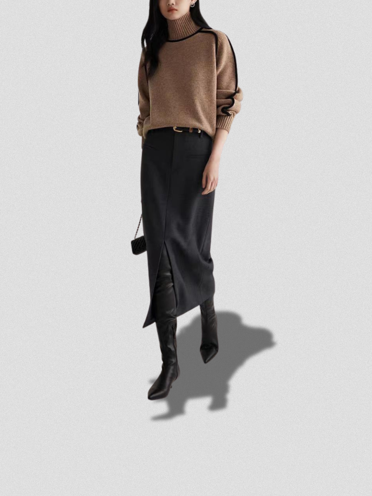 Eloise – Turtleneck with Contrast Details