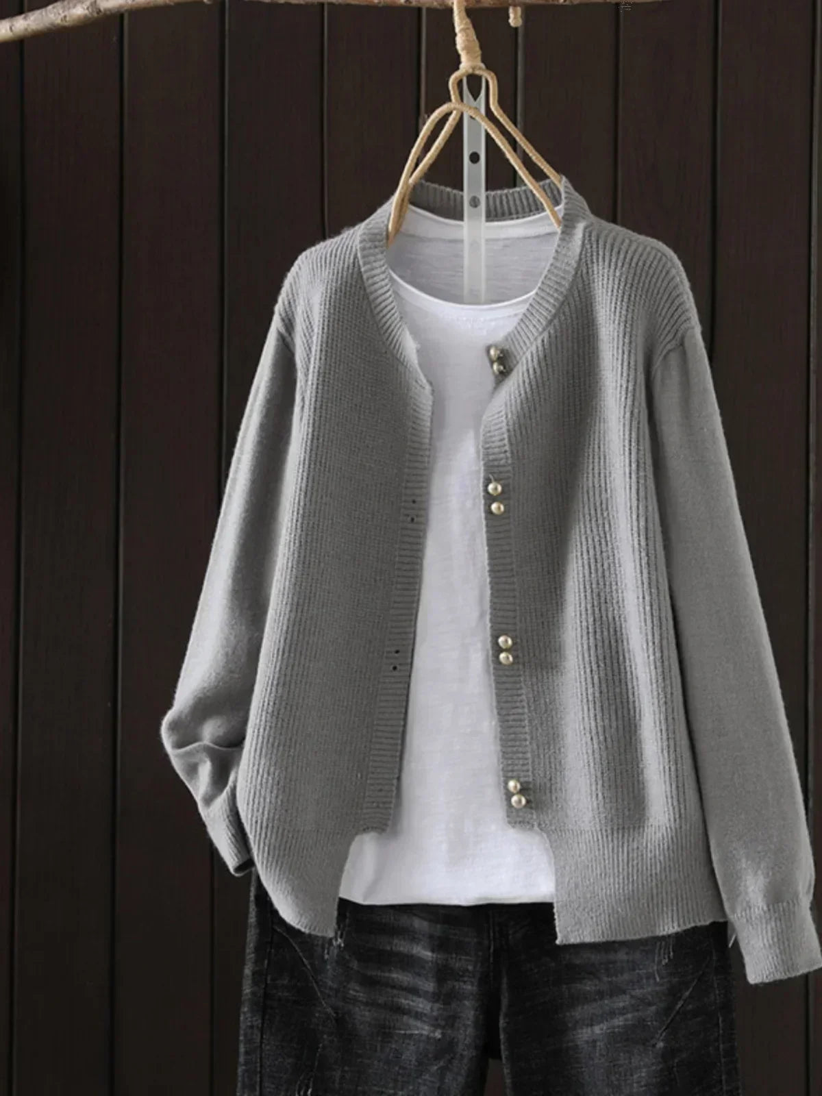 Lina – Fine-knit cardigan with pearl buttons