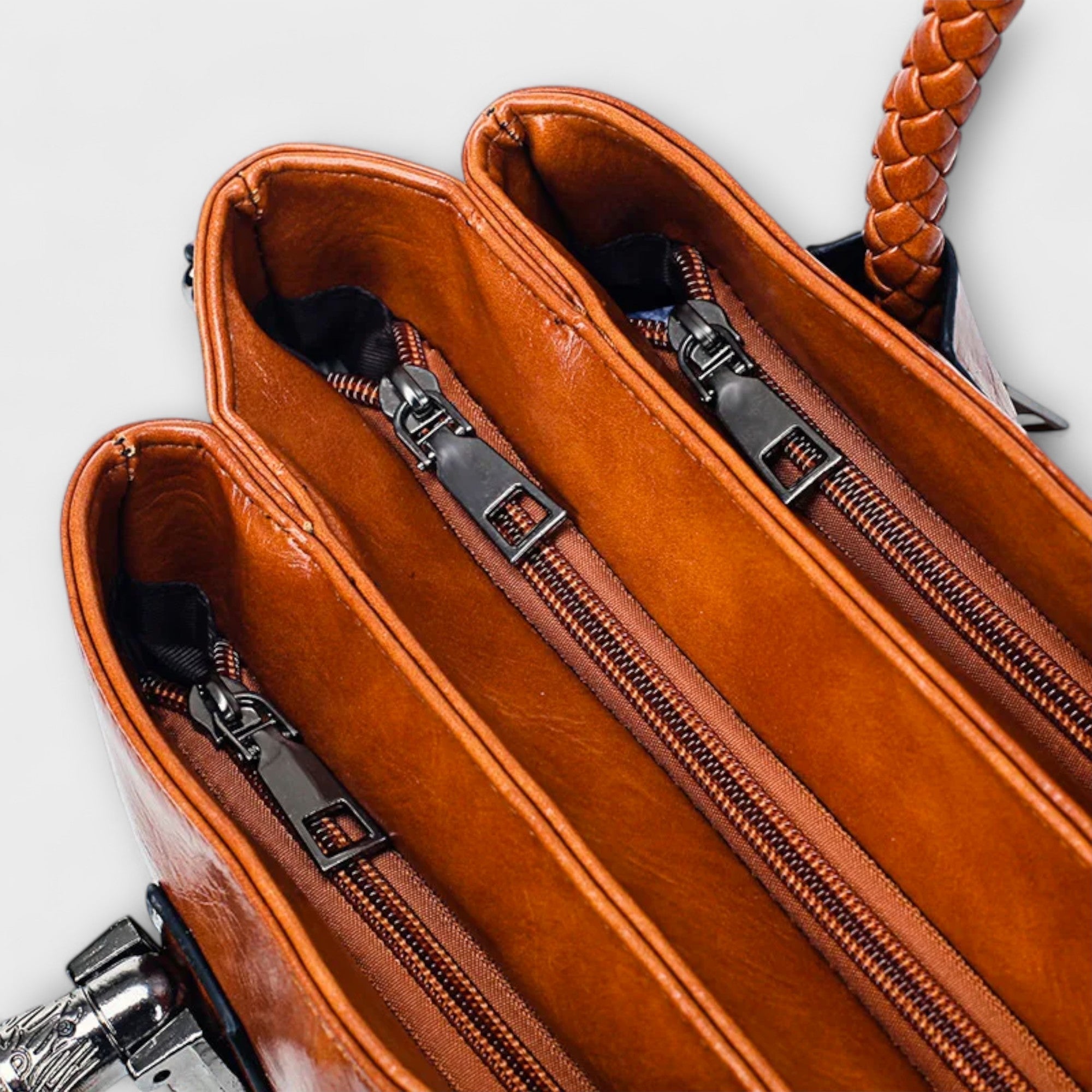 Lora. - Elegant Duffel Bag