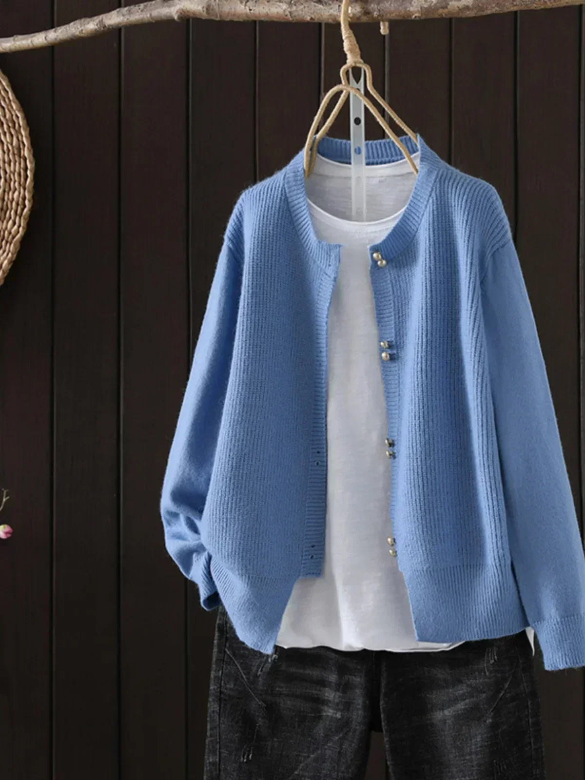 Lina – Fine-knit cardigan with pearl buttons