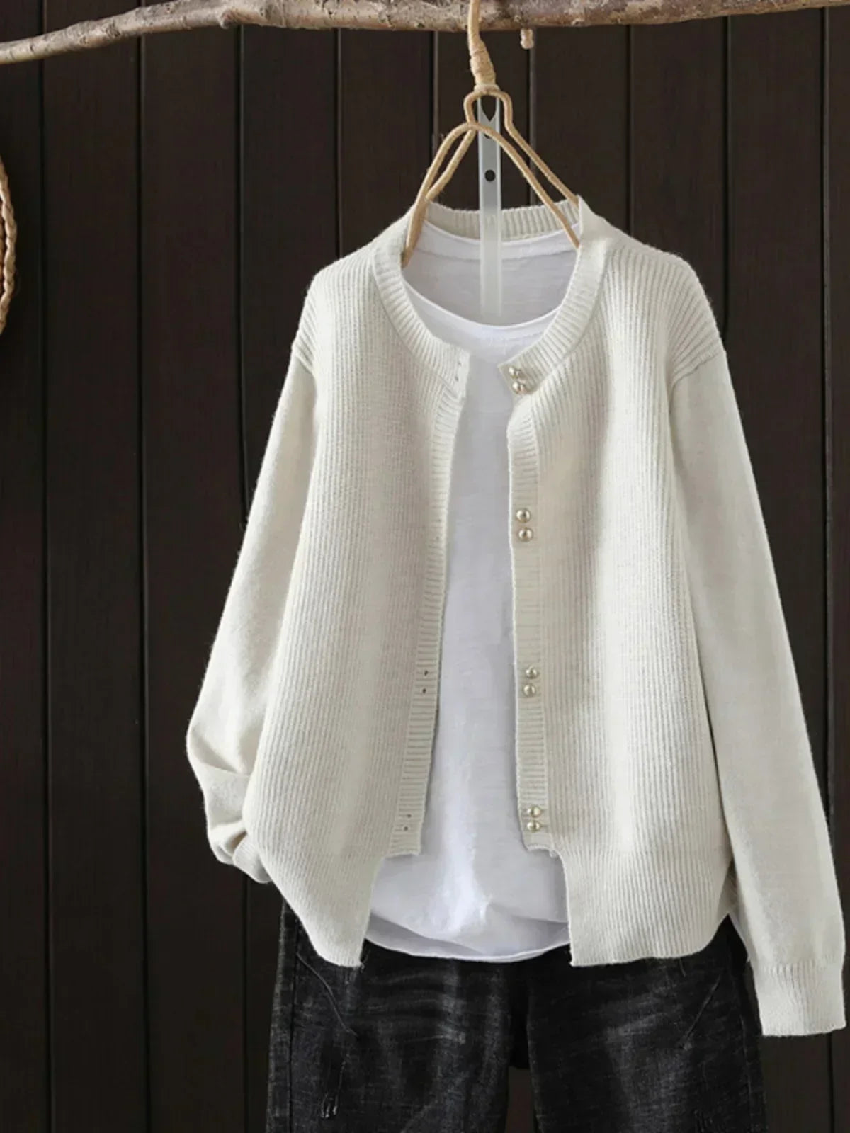 Lina – Fine-knit cardigan with pearl buttons