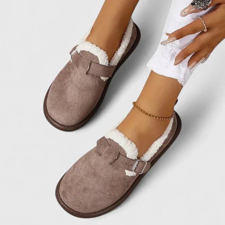 Livia – Warm slippers with buckle closure